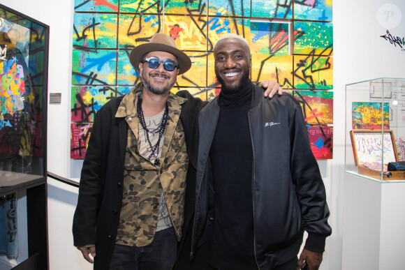 L'artiste Kongo (Cyril Phan) et Luc Abalo - Vernissage de l'exposition de l'artiste l'artiste Kongo (Cyril Phan) au Montaigne Market à Paris le 17 octobre 2019. © Jerémy Melloul/ Bestimage