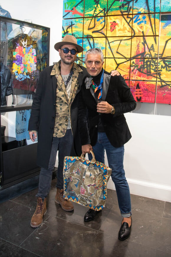 L'artiste Kongo (Cyril Phan) et Eric Cherki (Las Noches Ibiza) - Vernissage de l'exposition de l'artiste l'artiste Kongo (Cyril Phan) au Montaigne Market à Paris le 17 octobre 2019. © Jerémy Melloul/ Bestimage