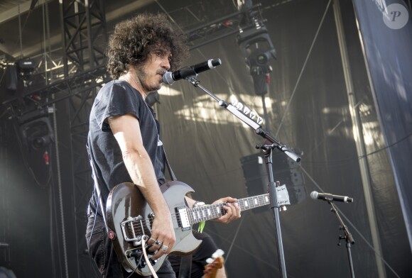 Yarol Poupaud en concert lors du festival "Printemps de Pérouges" à Saint-Vulbas, le 29 juin 2019.