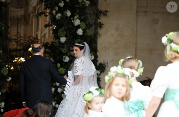 La comtesse Olympia d'Arco-Zinneberg, son père le comte Riprand von und zu Arco-Zinneberg - Mariage du prince Jean-Christophe Napoléon et de la comtesse Olympia d'Arco-Zinneberg à la cathédrale Saint-Louis des Invalides à Paris le 19 octobre 2019. © Dominique Jacovides / Bestimage