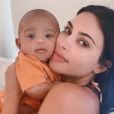 Kim Kardashian et son fils Psalm West. Août 2019.