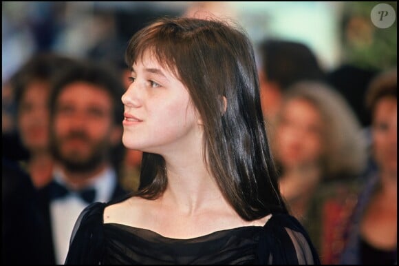 Charlotte Gainsbourg au Festival de Cannes pour la présentation du film "Le Soleil même la nuit" en 1990.