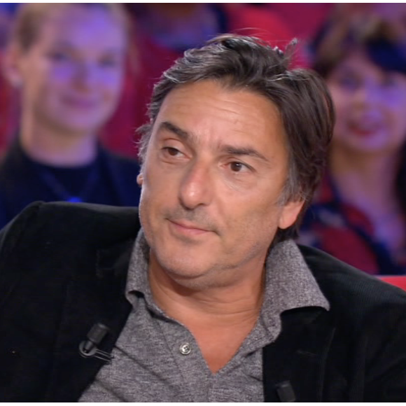 Charlotte Gainsbourg et Yvan Attal dans "Vivement dimanche", sur France 2, le 20 octobre 2019.