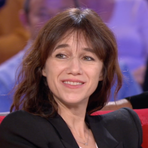 Charlotte Gainsbourg et Yvan Attal dans "Vivement dimanche", sur France 2, le 20 octobre 2019.