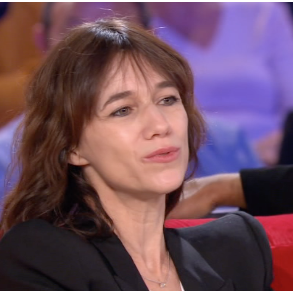 Charlotte Gainsbourg et Yvan Attal dans "Vivement dimanche", sur France 2, le 20 octobre 2019.