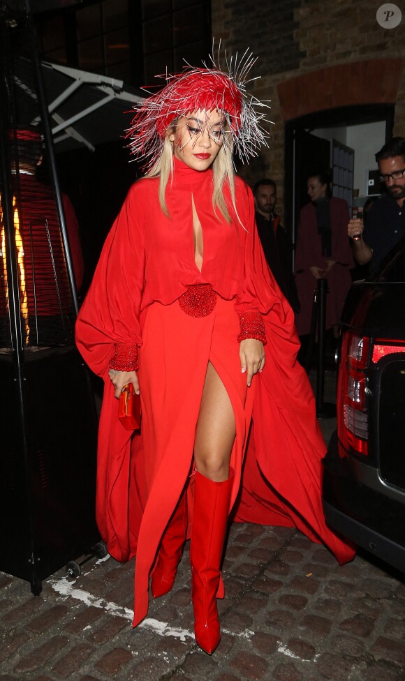 Rita Ora à la sortie de la soirée "Cartier London Celebration" au Chiltern Firehouse à Londres, le 21 octobre 2019.