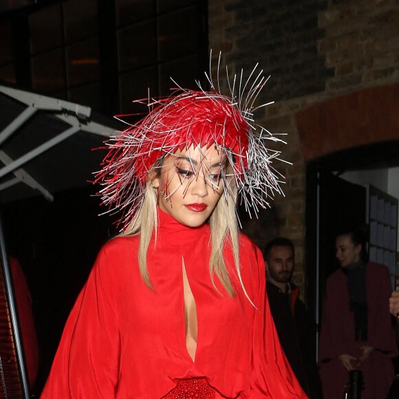 Rita Ora à la sortie de la soirée "Cartier London Celebration" au Chiltern Firehouse à Londres, le 21 octobre 2019.