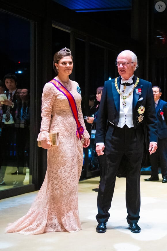 La princesse Victoria de Suède et son père Charles XVI Gustave - Les dignitaires du monde entier assistent au banquet donné à l'occasion de la cérémonie d'intronisation de l'empereur du Japon Naruhito à Tokyo, le 22 octobre 2019.