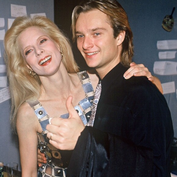 Sylvie Vartan avec son fils David Hallyday pour la première de la tournée de David à Paris le 25 janvier 1991.