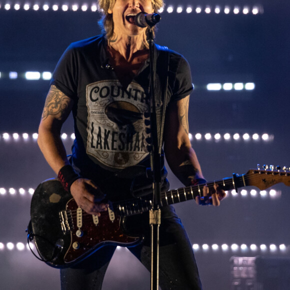 Keith Urban donne un concert lors du "LakeShake Country Music Festival" à Chicago, le 22 juin 2019. Le mari de N. Kidman avait reçu le 7 avril dernier le prix d'artiste de l'année lors de la 54e cérémonie des "Academy of Country Music Awards". Chicago, le 23 juin 2019.