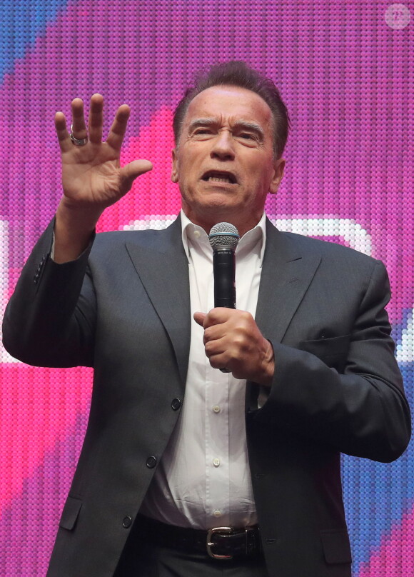 Arnold Schwarzenegger lors du forum Synergy Global 2019 au stade Gazprom Arena à Saint-Pétersbourg, Russie, le 4 octobre 2019.