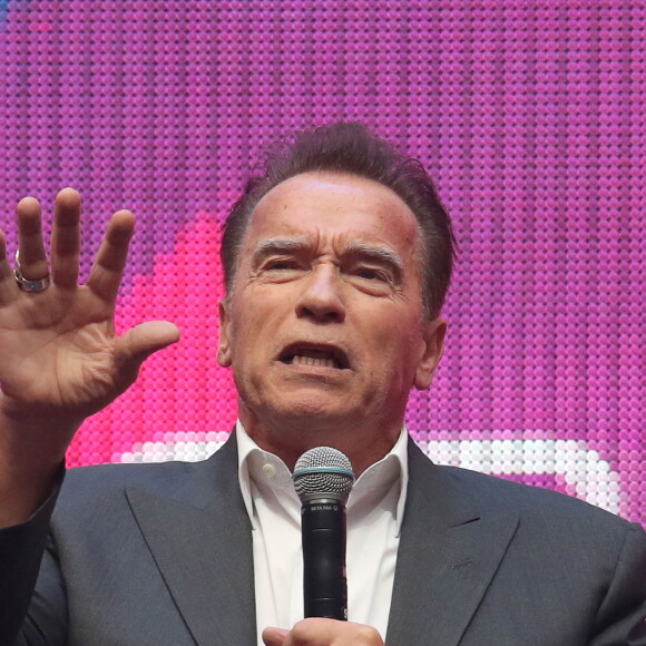 Arnold Schwarzenegger lors du forum Synergy Global 2019 au stade Gazprom Arena à Saint-Pétersbourg, Russie, le 4 octobre 2019.