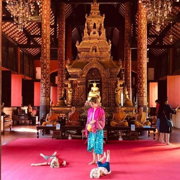 Élodie Varlet, en vacances avec ses enfants et son chéri, Jérémie Poppe, en Thaïlande. Sur Instagram, le 28 et 29 octobre 2019.