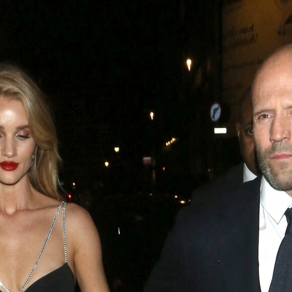 Rosie Huntington-Whiteley et Jason Statham ont assisté aux Harper's Bazaar Women Of The Year Awards à l'hôtel Claridge's. Londres, le 29 octobre 2019.