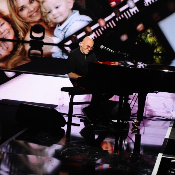 Exclusif - Pascal Obispo - Enregistrement de l'émission TV "La Chanson Secrète 3", qui sera diffusée le vendredi 1er novembre à 21h00 sur TF1. Après le succès de la première édition, "La Chanson Secrète", présentée par N.Aliagas et produite par DMLS TV, revient sur TF1. 10 artistes ne savent rien de ce qui va se passer pour eux ! Ils ont accepté de jouer le jeu, de se laisser totalement surprendre, émouvoir, parfois même déstabiliser car ils vont découvrir en même temps que les téléspectateurs une surprise : une chanson qui leur rappelle un souvenir important de leur vie revisitée et réinterprétée par un artiste. Les téléspectateurs seront aux premières loges pour vivre ces moments d'intimité musicale rare. Et, en bonus, de nombreux invités inattendus et des proches de l'artiste assis dans le fauteuil viendront l'émouvoir. Le 25 juin 2019 © Gaffiot-Perusseau / Bestimage