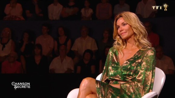 Ingrid Chauvin en larmes sur le plateau de "La Chanson Secrète" le 1er novembre 2019 sur TF1.