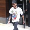 Zayn Malik (qui porte un t-shirt Looney Tunes) sort de chez sa compagne Gigi Hadid a New York, le 10 mai 2018.