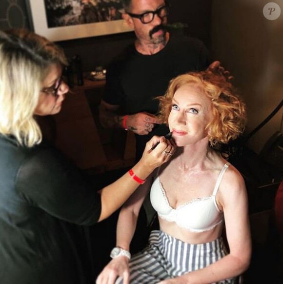 Kathy Griffin, maquillée et coiffée avant son passage dans 'Jimmy Kimmel Live!'. Juillet 2019.