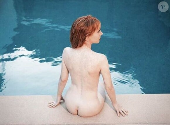 Kathy Griffin, nue près d'une piscine. Août 2018.