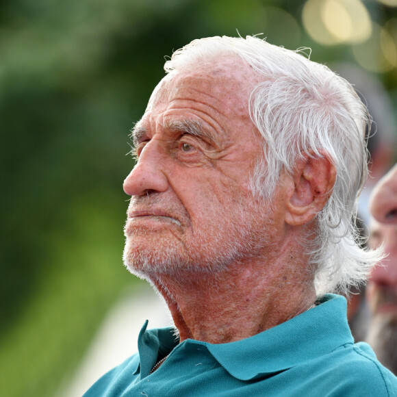 Info - Jean-Paul Belmondo en convalescence après une "mauvaise chute" - Exclusif - Jean-Paul Belmondo - Gala de boxe "No Limit Episode IX" organisé par B. Asloum (ancien champion du monde de boxe) en plein air au théâtre Tivol au Cannet le 18 juillet 2019. © Bruno Bebert/Bestimage