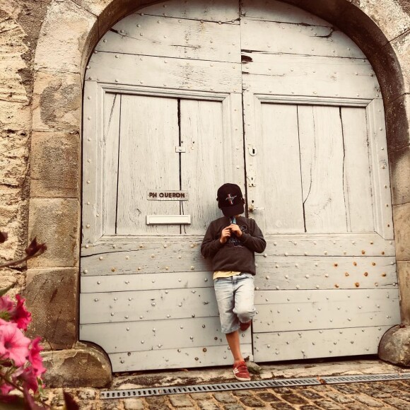 Stéphane Hénon poste une photo de son cadet, Instagram, le 24 août 2019