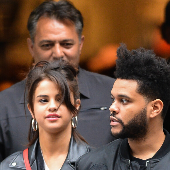 Exclusif - Prix spécial - No web - No blog - Selena Gomez et son compagnon The Weeknd se baladent et font du shopping en amoureux dans les rues de New York, le 2 septembre 2017  Exclusive - Selena Gomez and boyfriend The Weeknd are spotted in New York City over the Labor Day Holiday weekend. The 25 year old American singer and actress and her 27 year old Canadian singer boyfriend hit up the trendy Vintage Twin in Soho. The couple seemed happier then ever as they spent the day shopping, heading from one spot to the next. 2nd september 201702/09/2017 - New York