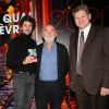 Exclusif - Alexandre Galien, auteur de Les Cicatrices de la nuit, Gérard Jugnot, parrain de l'édition 2020, Christian Sainte, patron du 36 - Remise du prix du Quai des Orfèvres 2020 au 36 rue Bastion, nouveau siège de la police parisienne le 5 novembre 2019. © Didier Sabardin / Bestimage