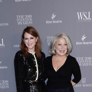 Julianne Moore et Bette Midler assistent à la 9ème soirée annuelle WSJ Innovators Awards au musée d'Art Moderne à New York, le 6 novembre 2019.