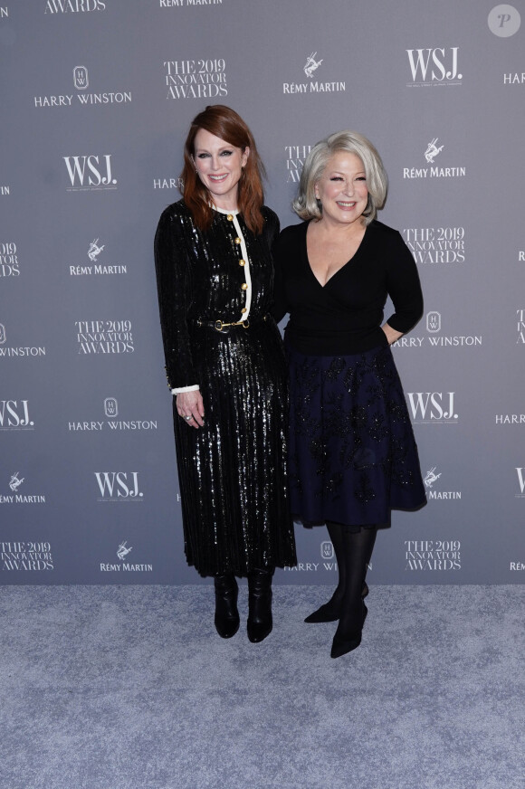 Julianne Moore et Bette Midler assistent à la 9ème soirée annuelle WSJ Innovators Awards au musée d'Art Moderne à New York, le 6 novembre 2019.