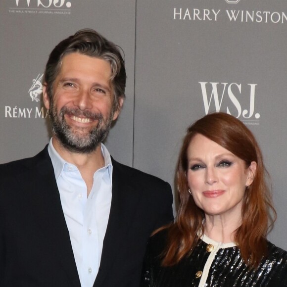 Bart Freundlich et sa femme Julianne Moore assistent à la 9ème soirée annuelle WSJ Innovators Awards au musée d'Art Moderne à New York, le 6 novembre 2019.