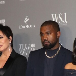 Corey Gamble, sa compagne Kris Jenner, Kanye West, sa femme Kim Kardashian West et Riccardo Tisci assistent à la 9ème soirée annuelle WSJ Innovators Awards au musée d'Art Moderne à New York, le 6 novembre 2019.