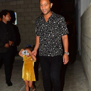 Chrissy Teigen, son mari John Legend et leur fille Luna sont allés dîner au restaurant Mastro's Steackhouse à Beverly Hills, le 5 aout 2019.