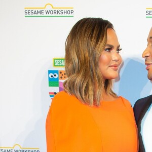 Chrissy Teigen et son mari John Legend - Les célébrités lors du gala de charité du 50ème anniversaire de Sesame Workshop à Cipriani Wall Street à New York, le 29 mai 2019.