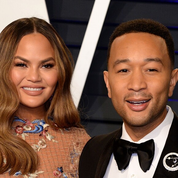 Chrissy Teigen et son mari John Legend à la soirée Vanity Fair Oscar Party à Los Angeles, le 24 février 2019