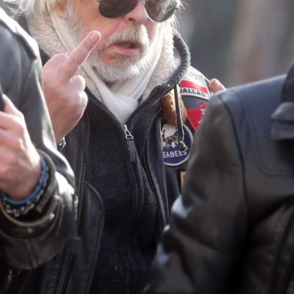 Le chanteur Renaud - Obsèques de Thierry Séchan frère du chanteur Renaud) au cimetière du Montparnasse à Paris le 16 janvier 2019. Après une cérémonie au temple protestant Port Royal, la famille de T. Séchan s'est retrouvée dans un immeuble avant de se rendre au cimetière du Montparnasse.