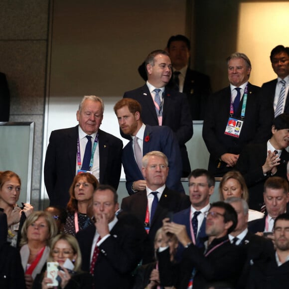 Le prince Albert de Monaco et le prince Harry lors de la finale de Coupe du monde de rugby, le 2 novembre 2019 au stade Yokohama, au Japon. 