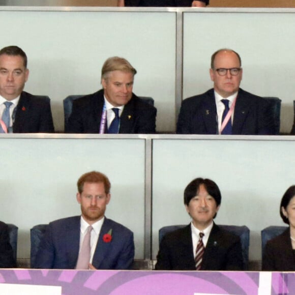 Le prince Albert de Monaco et le prince Harry lors de la finale de Coupe du monde de rugby, le 2 novembre 2019 au stade Yokohama, au Japon. 