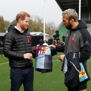 Le prince Harry, duc de Sussex, lors d'un événement avec la "Terrence Higgins Trust" dans un stade à Twickenham, à l'occasion de la semaine de sensibilisation au dépistage du Sida. Le 8 novembre 2019