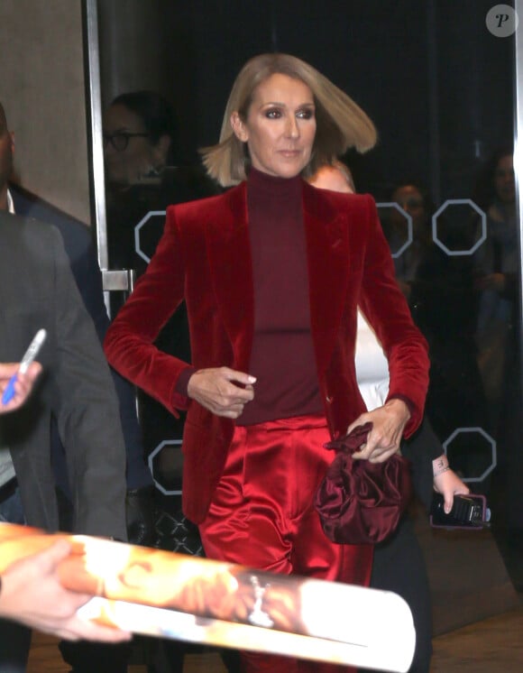 Celine Dion en look Tom Ford à la sortie de son hôtel à New York, le 14 novembre 2019