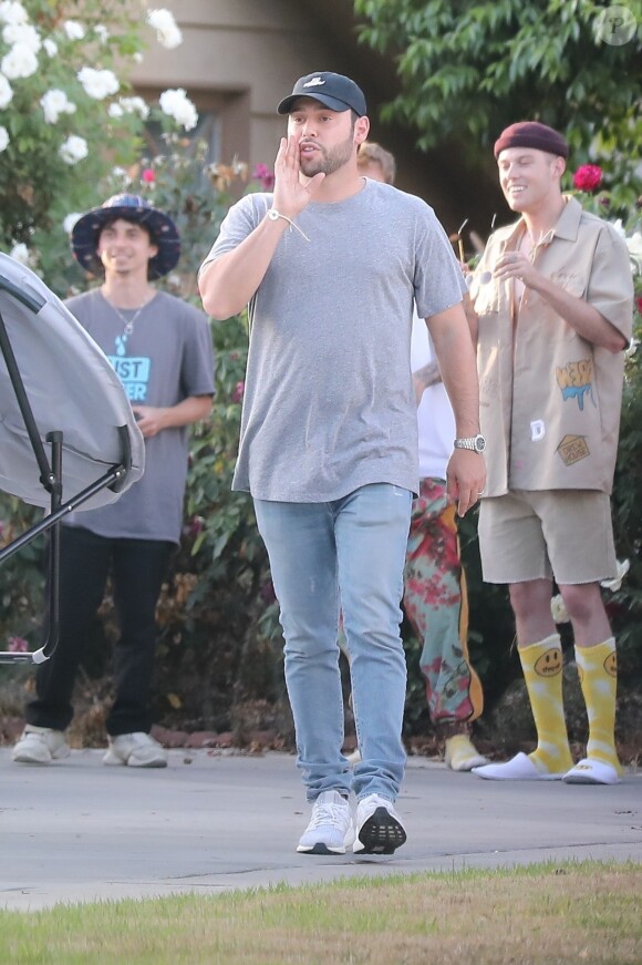 Exclusif - Justin Bieber et Scooter Braun ont été aperçus sur le tournage d'un clip à North Hollywood, le 26 juillet 2019.