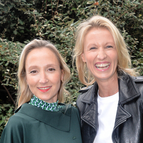 Audrey Lamy et sa soeur Alexandra Lamy - People au défilé Lacoste Collection Prêt-à-Porter Printemps/Eté 2020 lors de la Fashion Week de Paris, le 1er octobre 2019. © Veeren Ramsamy-Christophe Clovis/Bestimage