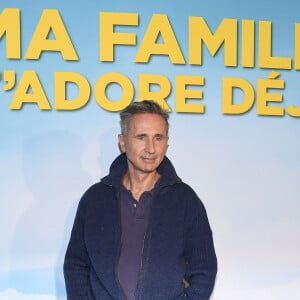 Thierry Lhermitte - Avant-première du film "Ma famille t'adore déjà!" au cinéma Elysées Biarritz à Paris, France, le 7 novembre 2016. © Pierre Perusseau/Bestimage