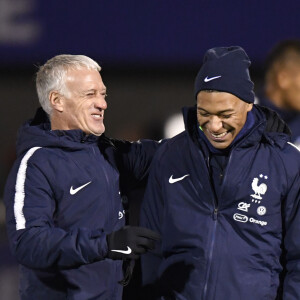 Didier Deschamps, Kylian Mbappé - Entraînement de l'équipe de France avant les qualifications pour l'Euro 2020 à Clairefontaine, le 11 novembre 2019. © Anthony Bibard / Panoramic / Best Image