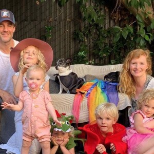 James Van Der Beek, son épouse Kimberly et leurs enfants Olivia, Annabel, Emilia et Joshua. Instagram. Le 26 août 2019.