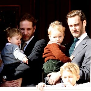 La princesse Alexandra de Hanovre, Andrea Casiraghi et ses enfants Maximilian et Sacha, Pierre Casiraghi et son fils Francesco - La famille princière de Monaco au balcon du palais lors de la Fête nationale monégasque à Monaco. Le 19 novembre 2019 © Dominique Jacovides / Bestimage