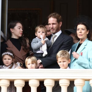 La princesse Alexandra de Hanovre, Andrea Casiraghi et ses enfants Maximilian, India et Sacha, Stefano Casiraghi, la princesse Caroline de Hanovre - La famille princière de Monaco au balcon du palais lors de la Fête nationale monégasque à Monaco. Le 19 novembre 2019 © Dominique Jacovides / Bestimage