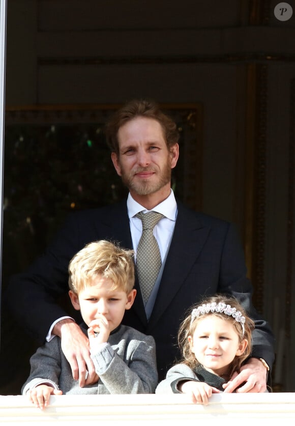 Andrea Casiraghi et ses enfants Sacha et India - La famille princière de Monaco au balcon du palais lors de la Fête nationale monégasque à Monaco. Le 19 novembre 2019 © Dominique Jacovides / Bestimage