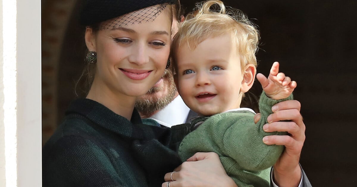 Beatrice Borromeo Maman gracieuse avec Stefano et Francesco au