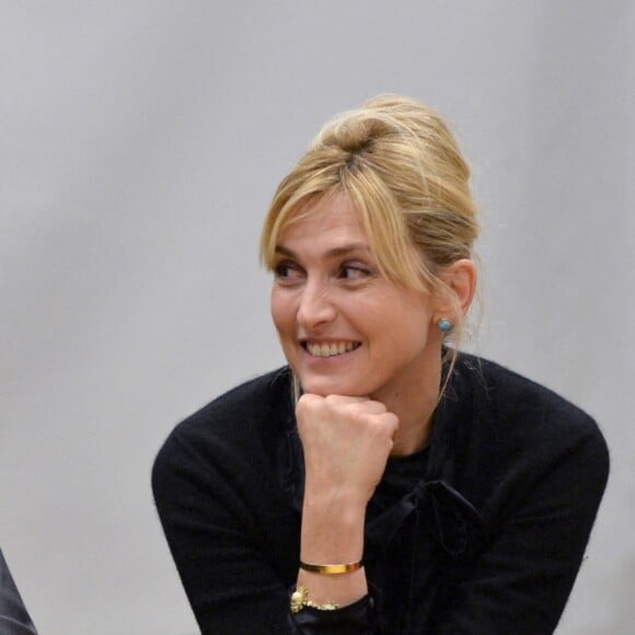 Julie Gayet et François Hollande se sont rendus à la Dream Charter School de New York le 18 novembre 2019.