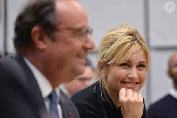 Julie Gayet et François Hollande se sont rendus à la Dream Charter School de New York le 18 novembre 2019.